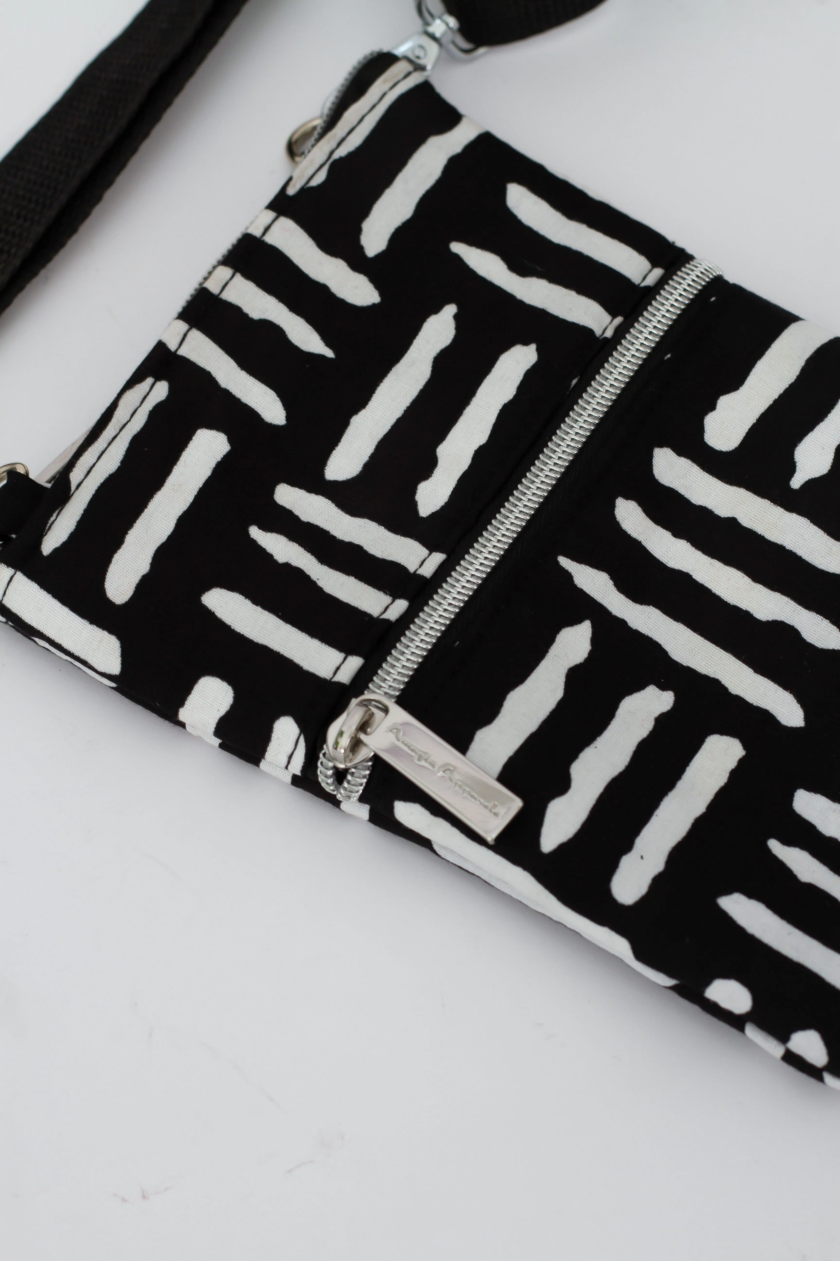 Folu Phone Pouch | Amazin Apparels