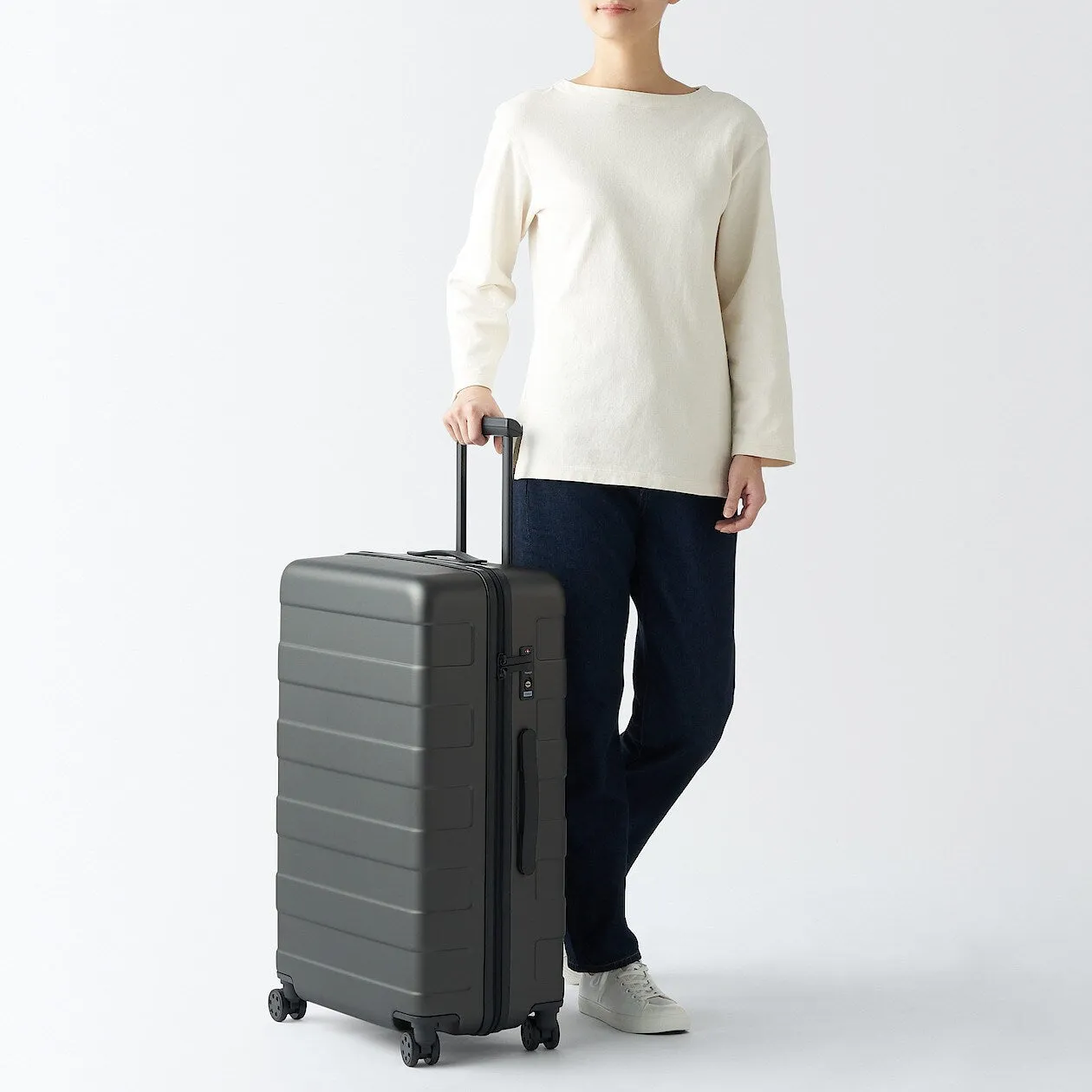 Hard Shell Suitcase - 75L (71.5cm)