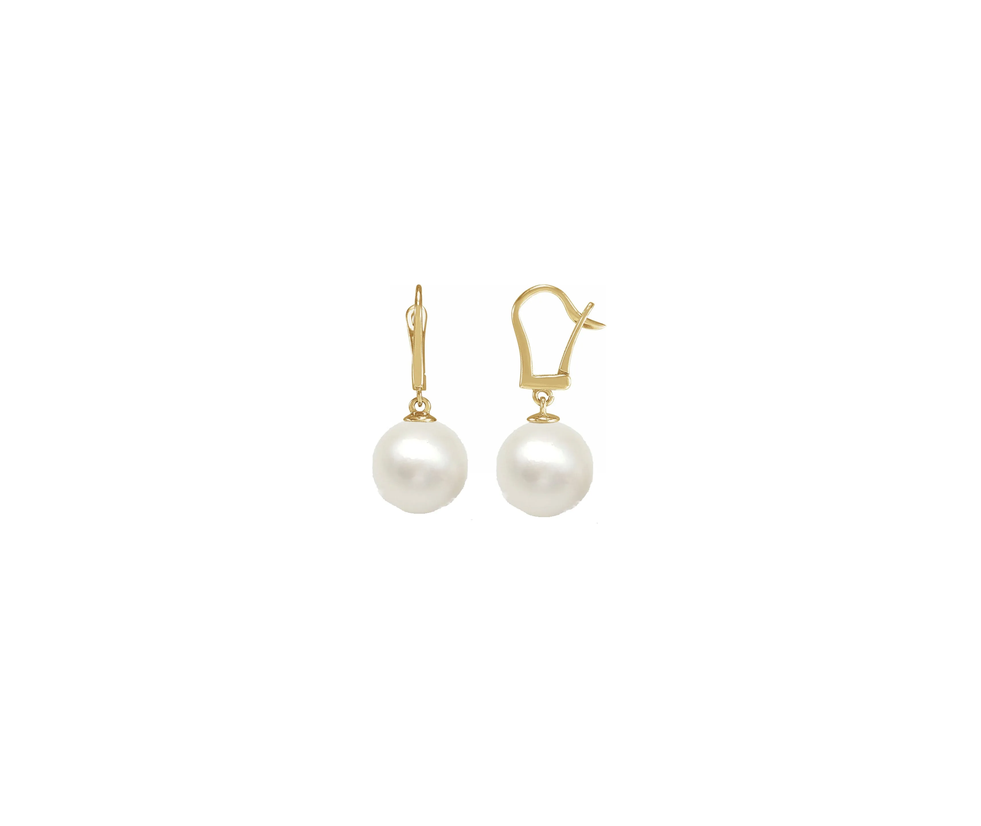 Striking pearl earrings